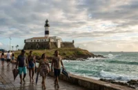 Chuva, feriado nublado e sol na volta: o que esperar em Salvador