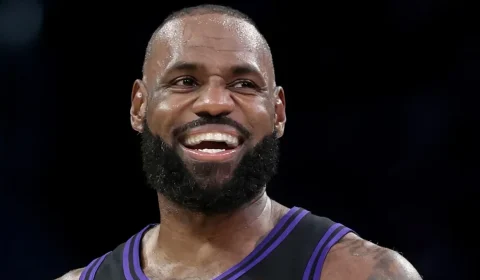 OFICIAL: LeBron James é do Philadelphia 76ers