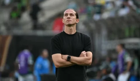 Filipe Luís assume Monaco com promessa de R$ 880 no caixa