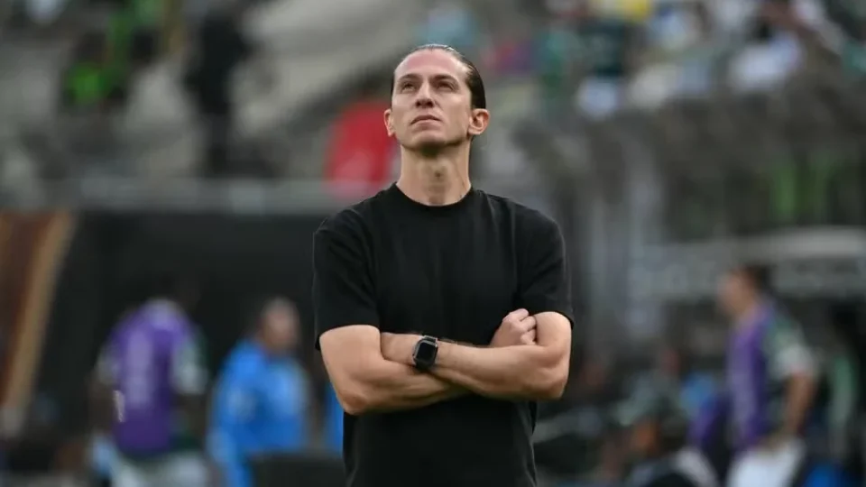 Filipe Luís assume Monaco com promessa de R$ 880 no caixa