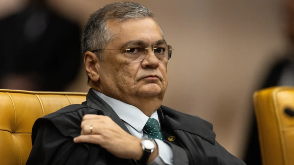 Flávio Dino manda PF investigar se emendas parlamentares financiaram filme de Jair Bolsonaro