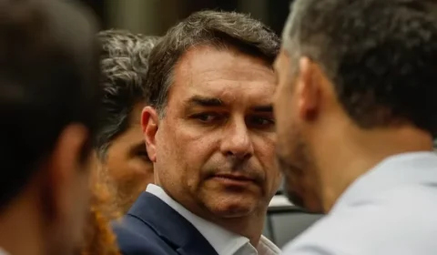 Impasse entre PL e Republicanos pode adiar definição da vice de Flávio Bolsonaro; entenda o que trava a escolha