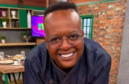 Ex-MasterChef enfrenta novo desafio e vende doces no sinal para recomeçar