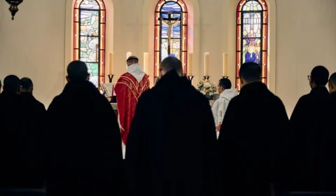 Grupo ultratradicionalista desafia o Vaticano e abre novo capítulo da crise no Brasil
