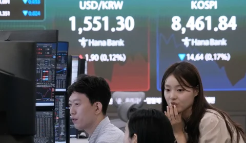 Bolsa asiática despenca após forte correção em ações de IA e setor de chips