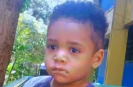 Justiça condena motorista e monitora por morte de menino esquecido em van sob calor extremo