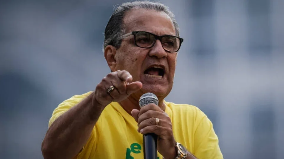 Malafaia rasga o verbo sobre Flávio Bolsonaro: ‘Não passo a mão na cabeça de corrupto’