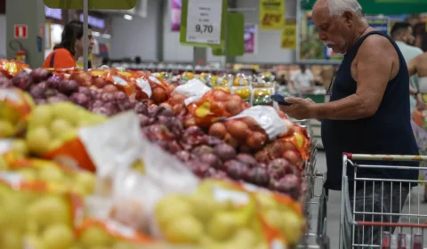 Inflação surpreende e desacelera em julho; veja o que ficou mais barato