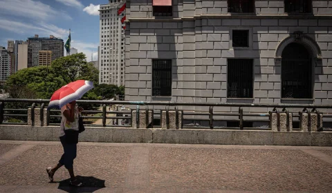 Frente fria muda previsão do tempo em São Paulo a partir de quinta