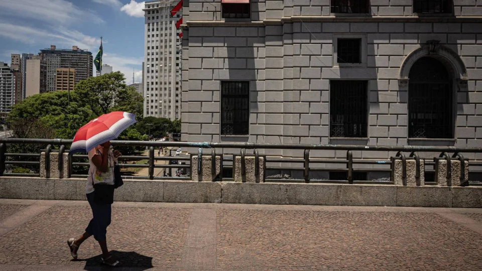 Frente fria muda previsão do tempo em São Paulo a partir de quinta