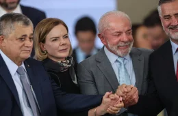 Lula reforça núcleo do Planalto para blindar campanha