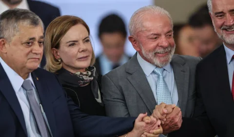 Lula reforça núcleo do Planalto para blindar campanha