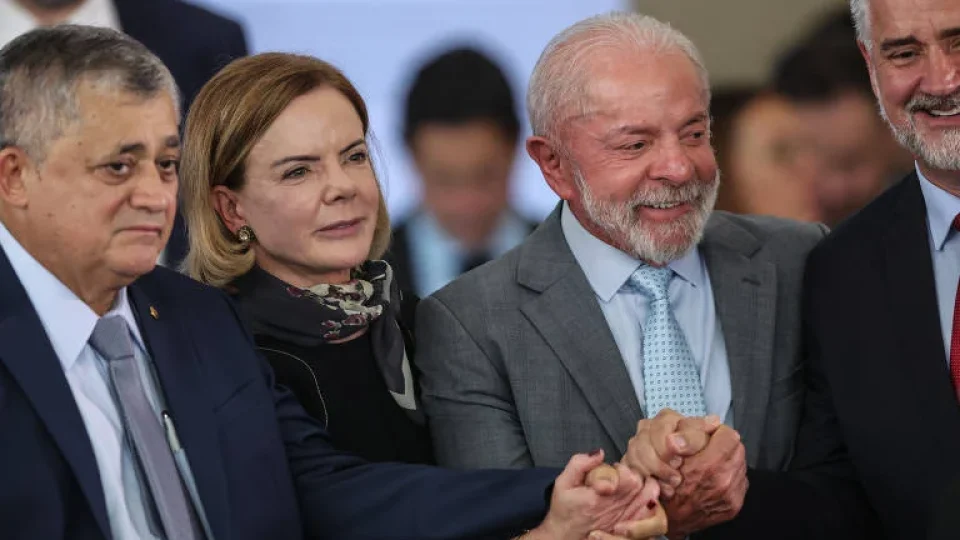 Lula reforça núcleo do Planalto para blindar campanha