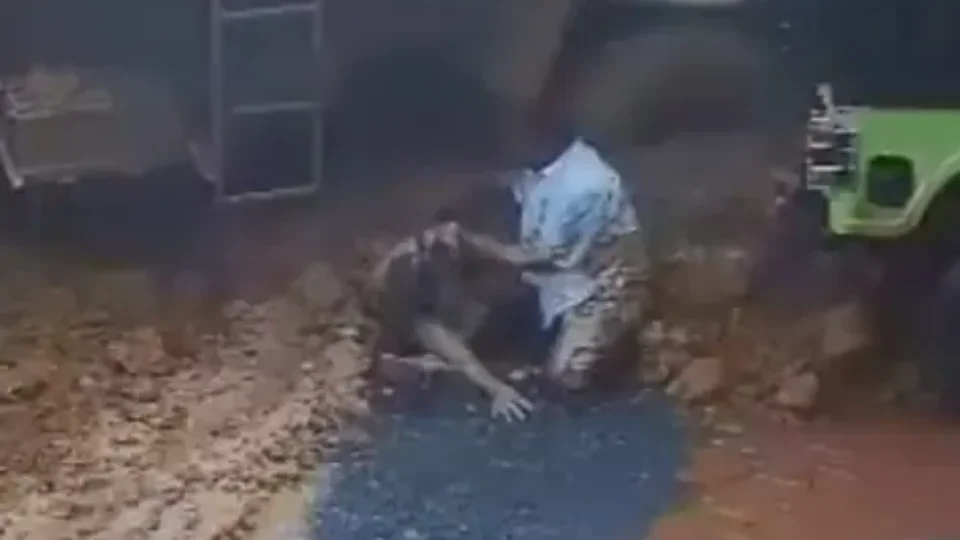 Deslizamento de terra deixa mortos e vários desaparecidos após fortes chuvas; veja vídeo