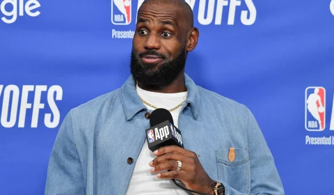 LeBron James abre mão de salário milionário e oficializa ida para o Philadelphia 76ers