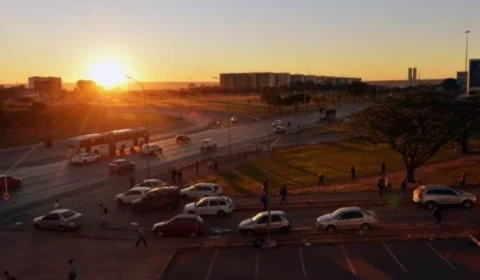Frio e tempo seco mudam o clima e acendem alerta para moradores de Brasília