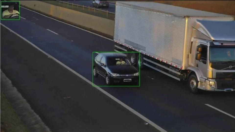 Radares com inteligência artificial começam a multar motoristas por uso de celular e falta do cinto no Rodoane