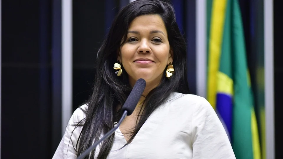 Priscila Costa ganha força nos bastidores para ser vice de Flávio Bolsonaro; entenda