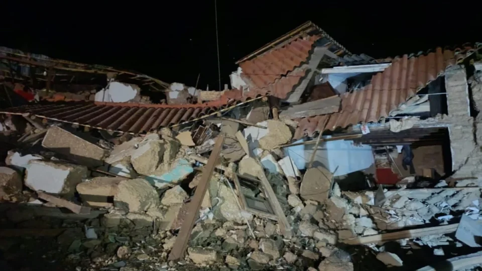 Terremoto mata cinco pessoas e deixa rastro de destruição no Peru