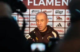 Flamengo vê Palmeiras disparar e torcida pede saída de Leo Jardim