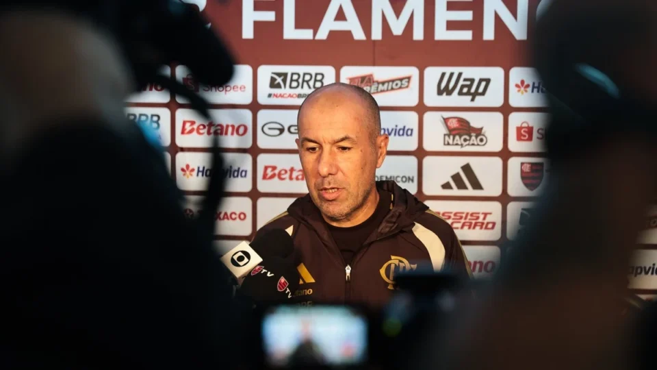 Flamengo vê Palmeiras disparar e torcida pede saída de Leo Jardim