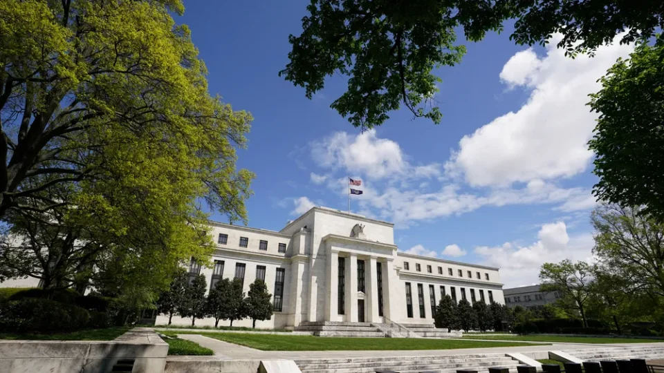 Fed mantém juros dos EUA e sinaliza cautela diante da inflação e das incertezas globais