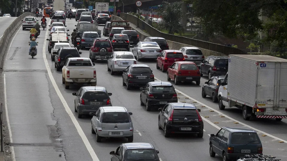 Maioria dos veículos em São Paulo tem mais de 10 anos; veja o que revelam os números