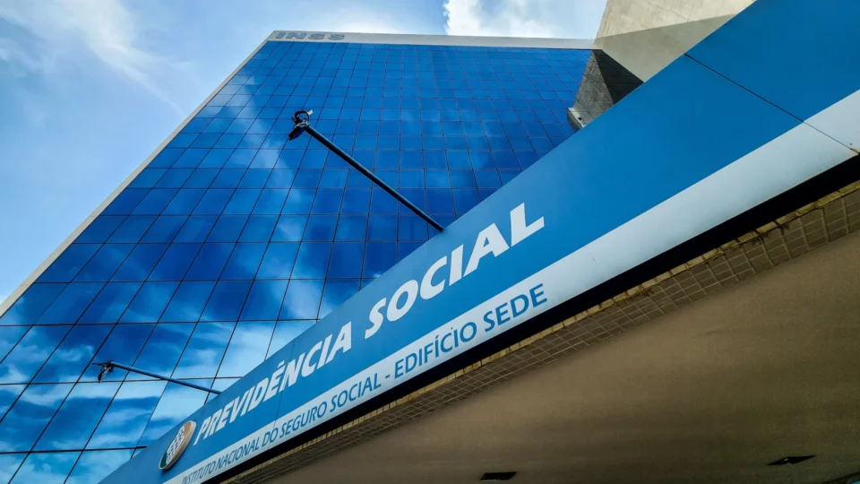Calendário INSS: pagamento começa dia 27 e vai até 7/8