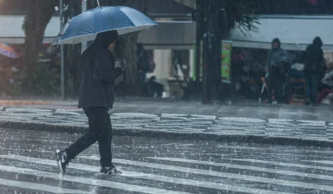 Frente fria, chuva e vazão em queda moldam julho em Foz