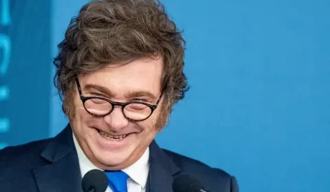 Milhares protestam contra ajuste de Milei e criticam perda do poder de compra na Argentina