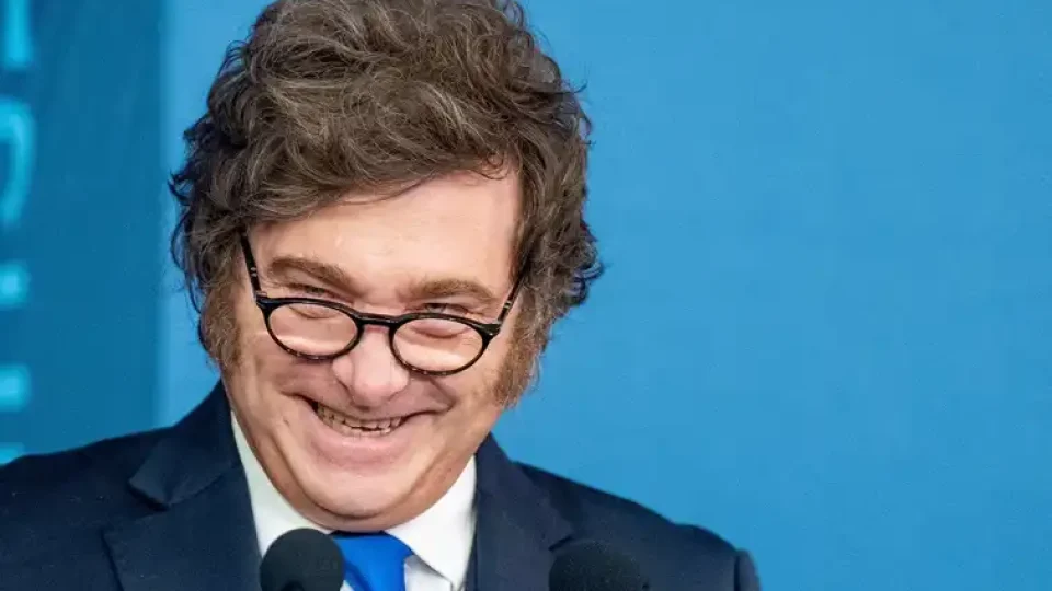 Milhares protestam contra ajuste de Milei e criticam perda do poder de compra na Argentina