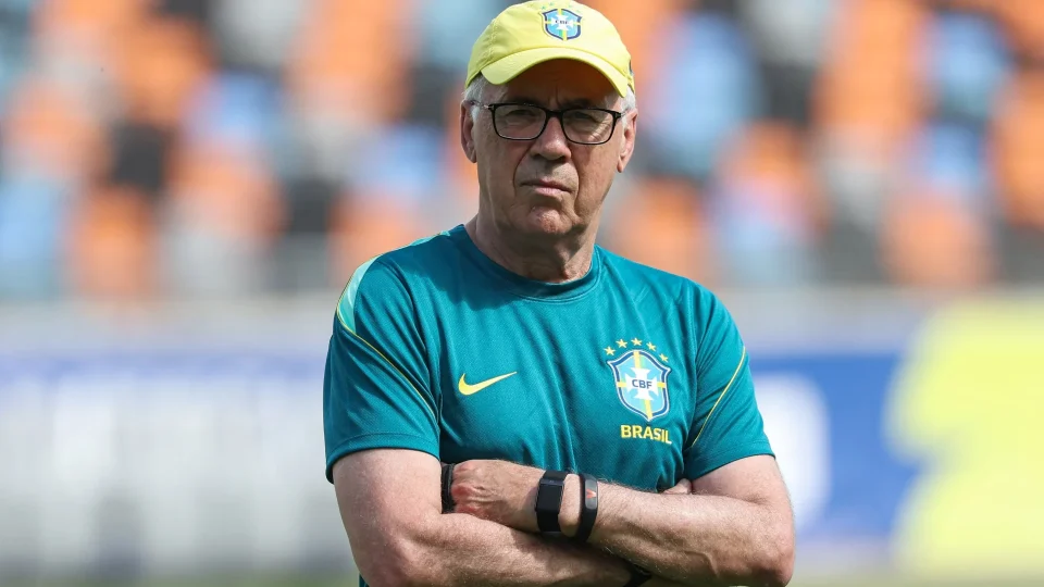 Ancelotti recusa a Itália e confirma permanência no comando da seleção brasileira até 2030