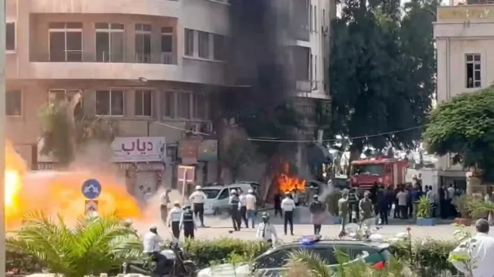 Explosões em Damasco deixam 18 feridos durante visita oficial de Macron à Síria