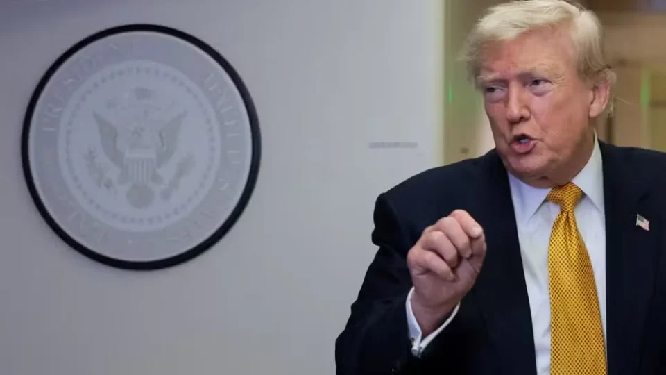 Trump desiste de taxa de 20% sobre embarcações no Estreito de Ormuz e aposta em acordos comerciais