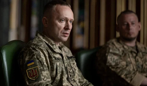 Zelensky troca comando militar na Ucrânia hoje em meio a protestos