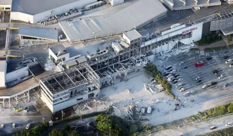 Terremoto provoca explosão em shopping no Japão e deixa pessoas presas sob escombros