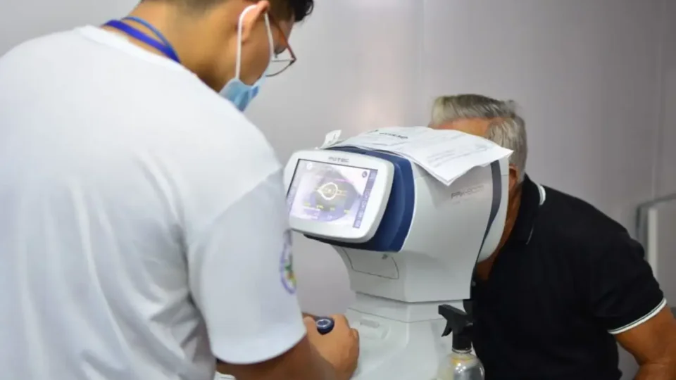 Fila por oftalmologista no SUS expõe espera de quase 9 anos por atendimento no DF