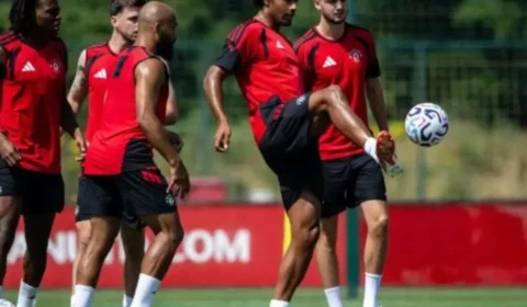 Com Andrey Santos titular, Manchester United pega o Wrexham hoje; onde assistir