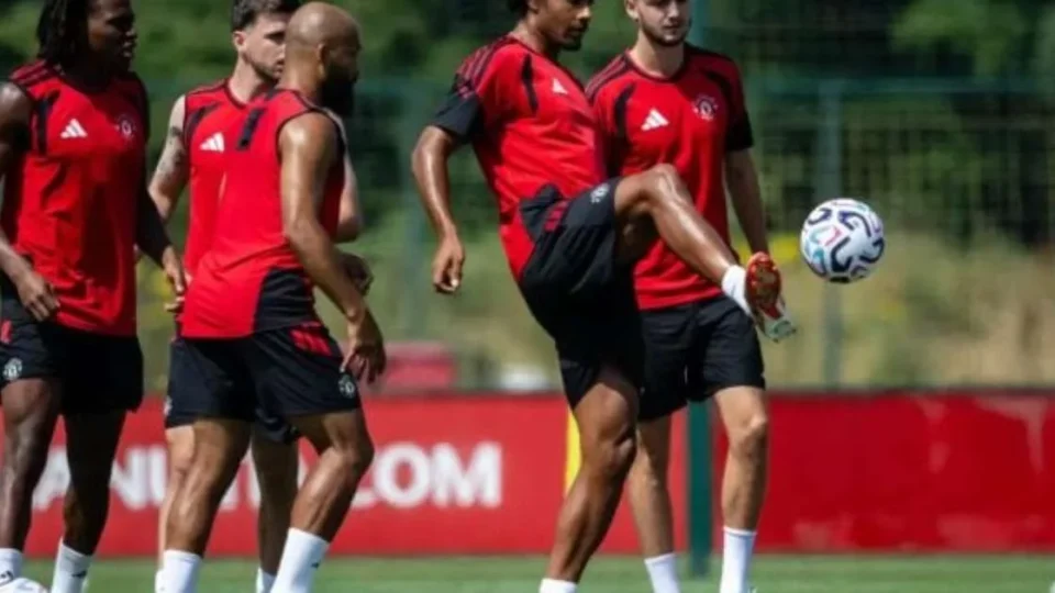Com Andrey Santos titular, Manchester United pega o Wrexham hoje; onde assistir