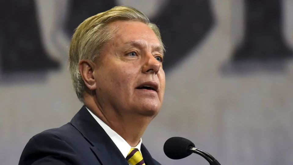 Morre Lindsey Graham, senador republicano e um dos principais aliados de Trump, aos 71 anos