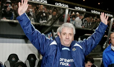 Kevin Keegan morre aos 75 anos após luta contra câncer e deixa legado histórico no futebol inglês