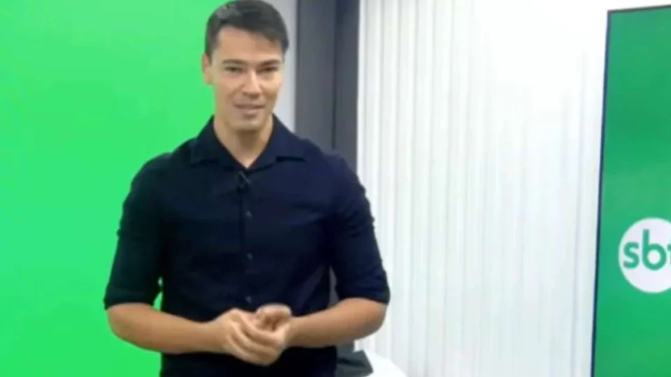 Apresentador surpreende e pede demissão ao vivo no SBT