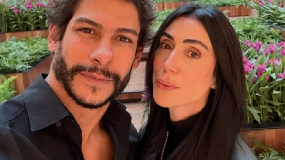 Michelle Barros e Shia Phoenix anunciam fim do namoro com mensagem emocionante
