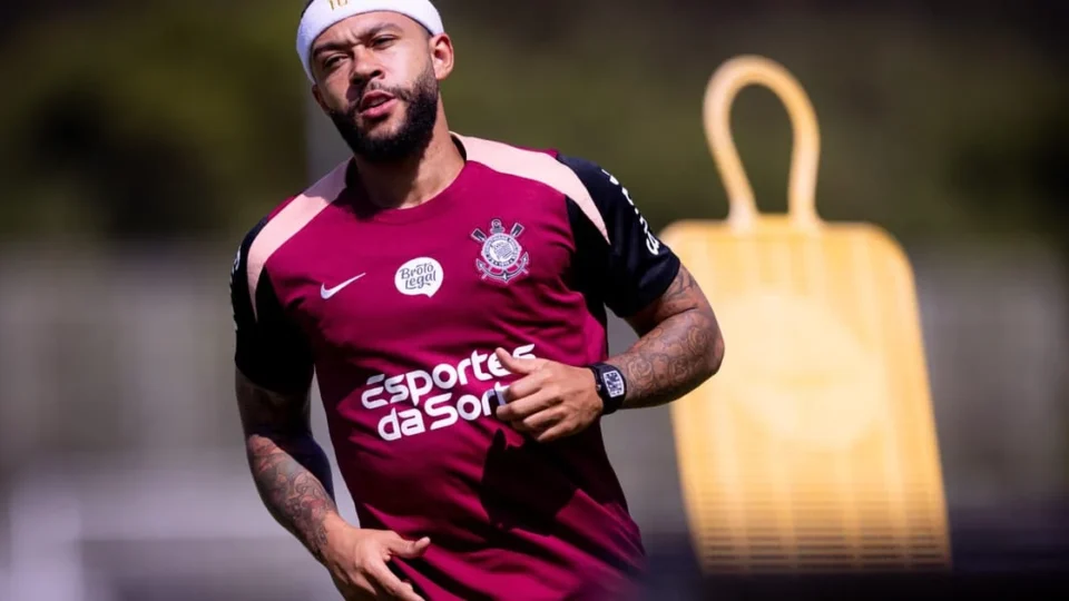 Memphis Depay pressiona Corinthians e define futuro pós-Mundial