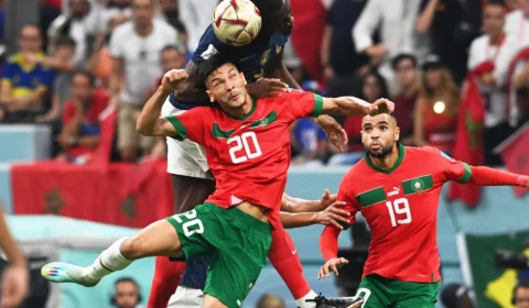 França e Marrocos fazem duelo decisivo por vaga na semifinal da Copa do Mundo
