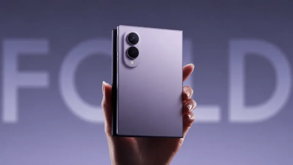 Smartphone dobrável: Xiaomi perde espaço com queda de 48% no Galaxy Z Fold 8 na Coreia