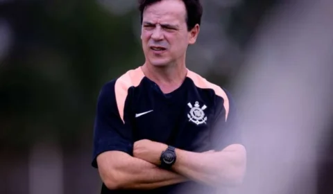 Fernando Diniz fecha elenco do Corinthians; veja quem fica e quem sai