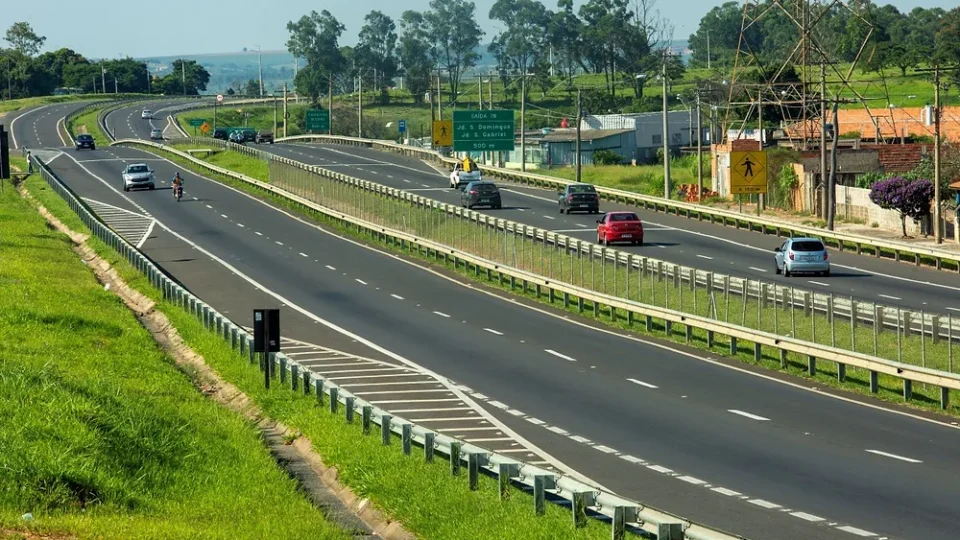 Motociclista morre após colisão com ônibus na Marechal Rondon; acidente interditou trecho da rodovia