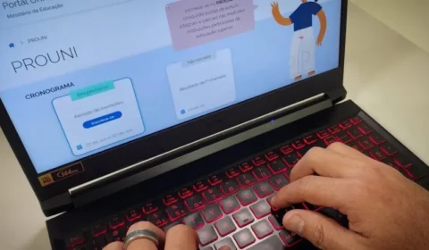 Inscrições do Prouni para o segundo semestre terminam neste domingo; programa oferece mais de 471 mil bolsas