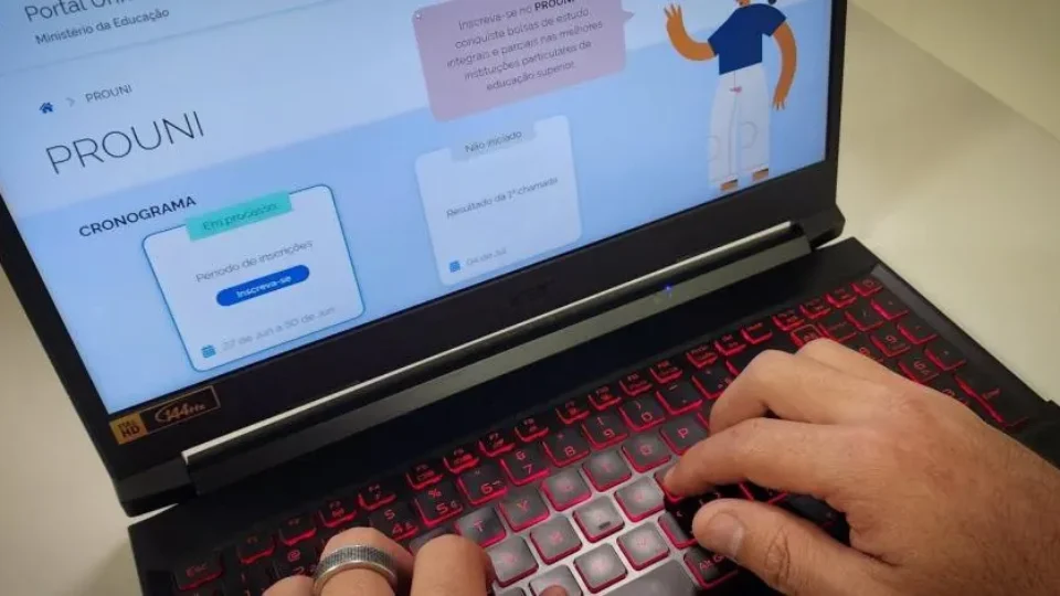 Inscrições do Prouni para o segundo semestre terminam neste domingo; programa oferece mais de 471 mil bolsas